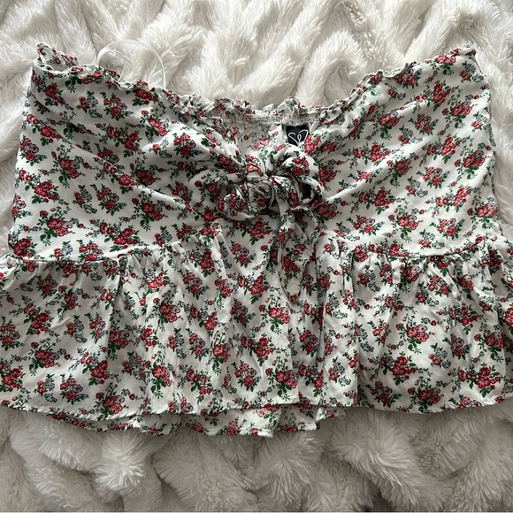 Windsor Pop of Floral Peplum Top - Picture 8 of 9